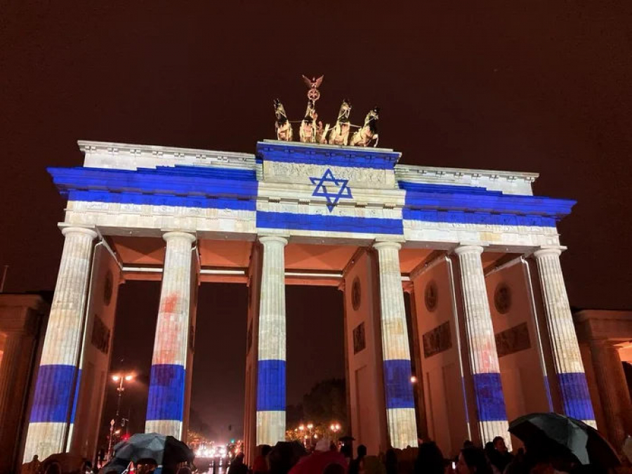 Clădiri din întreaga lume, luminate în culorile drapelului israelian