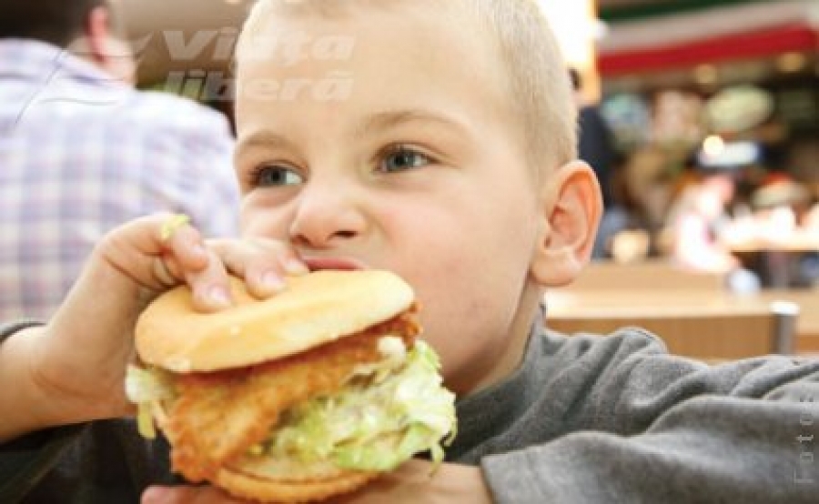 Fast food-ul de peste drum, în loc de covrigii din şcoală 