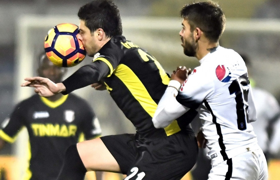 FOTBAL | Totul se decide în ultima etapă a sezonului regulat. Cinci echipe luptă pentru patru locuri de play-off (CLASAMENT)