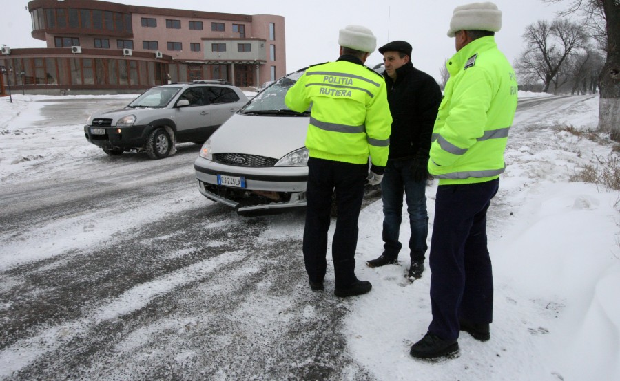 În judeţul Galaţi: Cinci localităţi izolate şi mai multe segmente de drum blocate