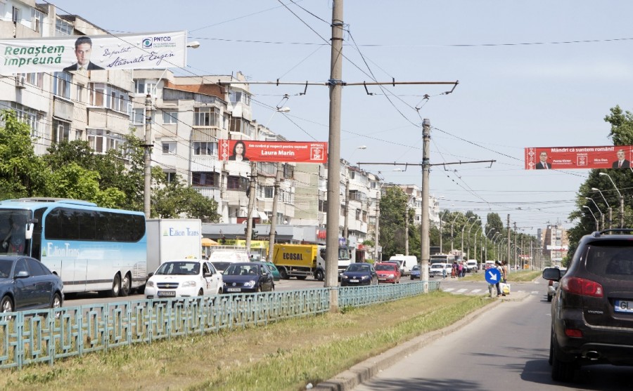 ALEŞII locali au ÎMPĂRŢIT Galaţiul/ Pe cele mai importante STRĂZI din oraş, doar PUBLICITATE ELECTORALĂ