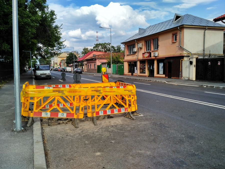 O avarie Distrigaz a spart asfaltul pe strada Basarabiei