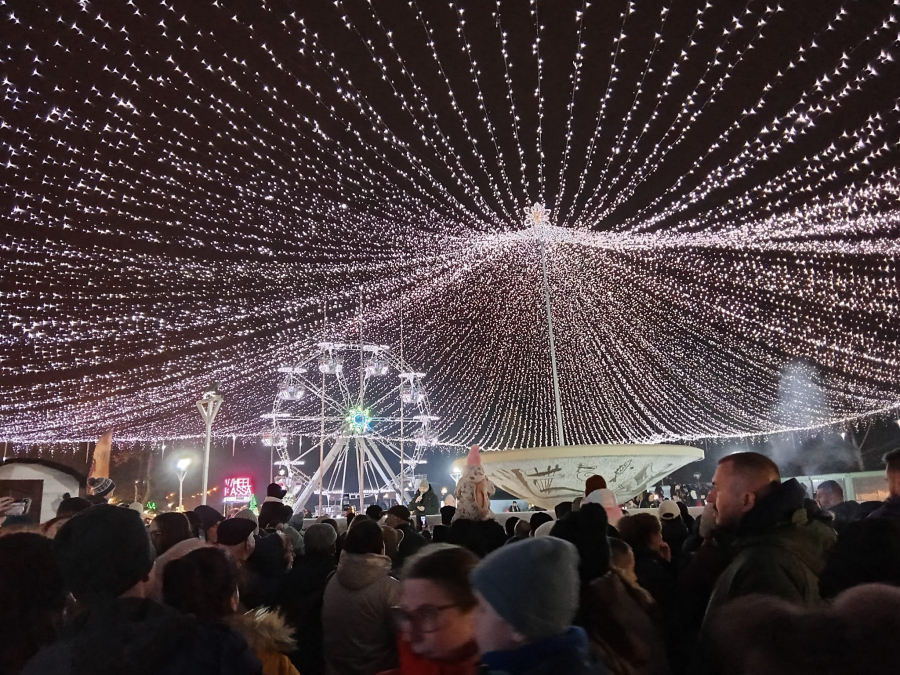 Galațiul mohorât, sub „feeria” de luminițe (FOTO/VIDEO)