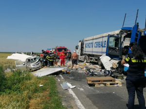Accident cu cinci răniți și mai multe tiruri, produs de un șofer gălățean