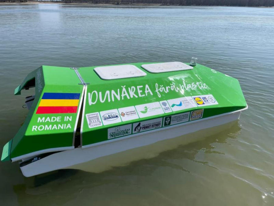 Catamaranul care ne va curăța Dunărea de plastic, lansat la apă