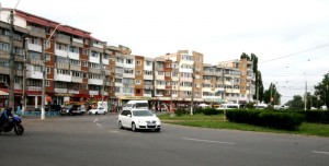 Cetăţenii nu au drepturi doar în Centru: Plătitori de taxe, vrem trotuare şi verdeaţă
