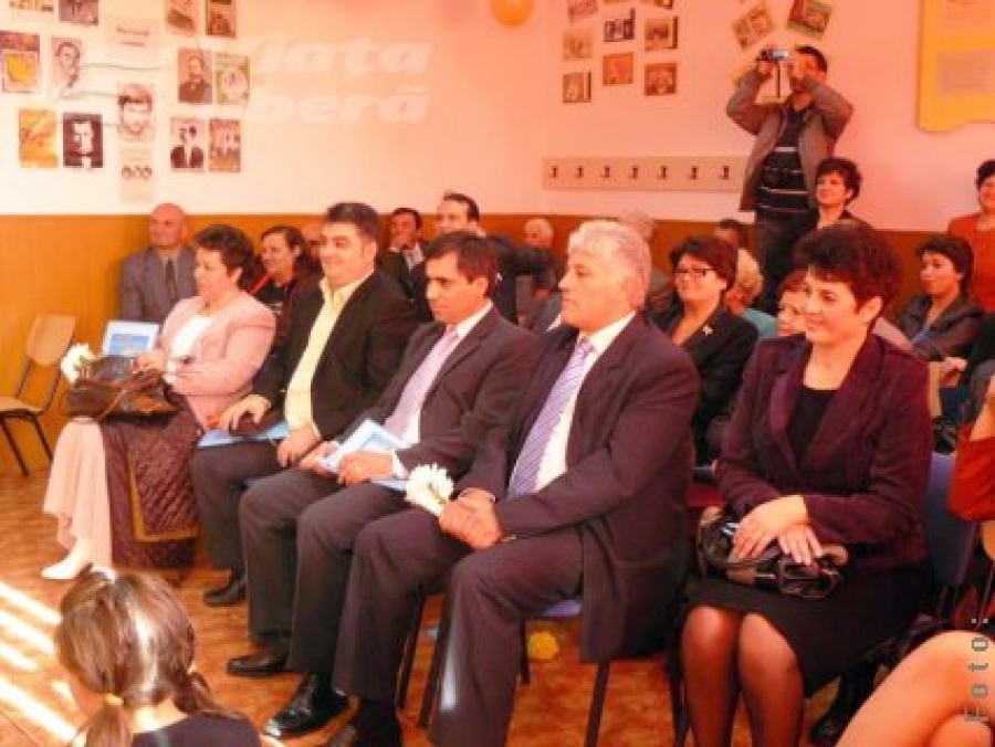 Un veac de educaţie la Barcea