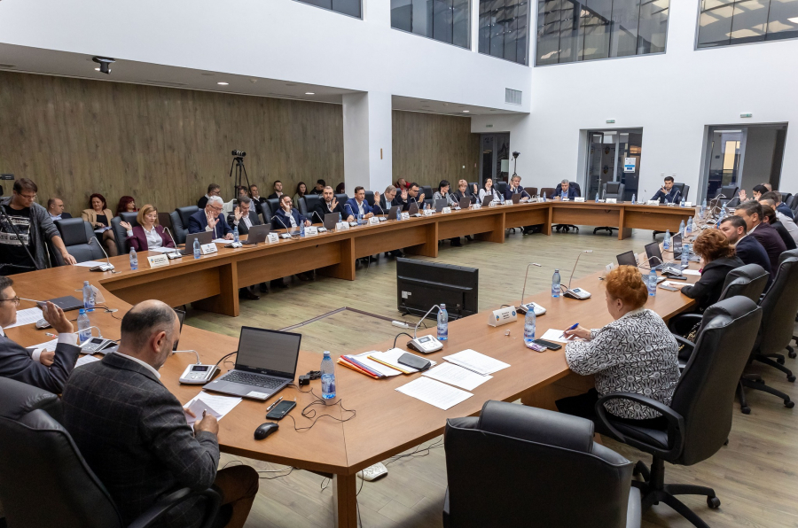 Banii Galațiului, la mâna aleșilor. Maraton de proiecte la şedinţa Consiliului Local