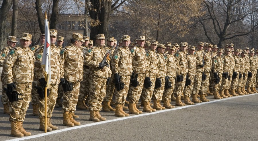 Între dragostea de patrie şi ratele la bancă - militarii gălăţeni pleacă în Afganistan  