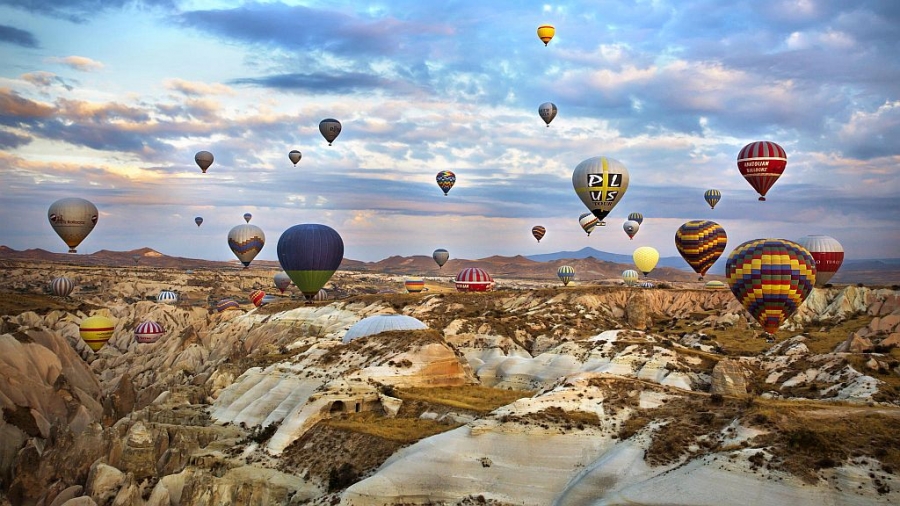 O ALTFEL DE CĂLĂTORIE: Cu BALONUL peste Cappadocia