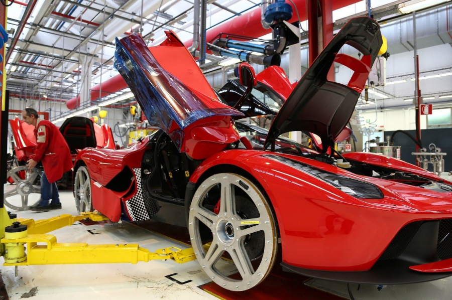 Ferrari a vândut aproape 14.000 de mașini