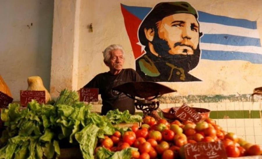 Cuba va liberaliza activităţile private din economie