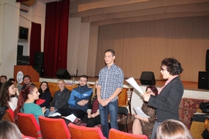 CE SCHIMBĂRI VOR ELEVII. Educaţia din România, subiect fierbinte la Galaţi