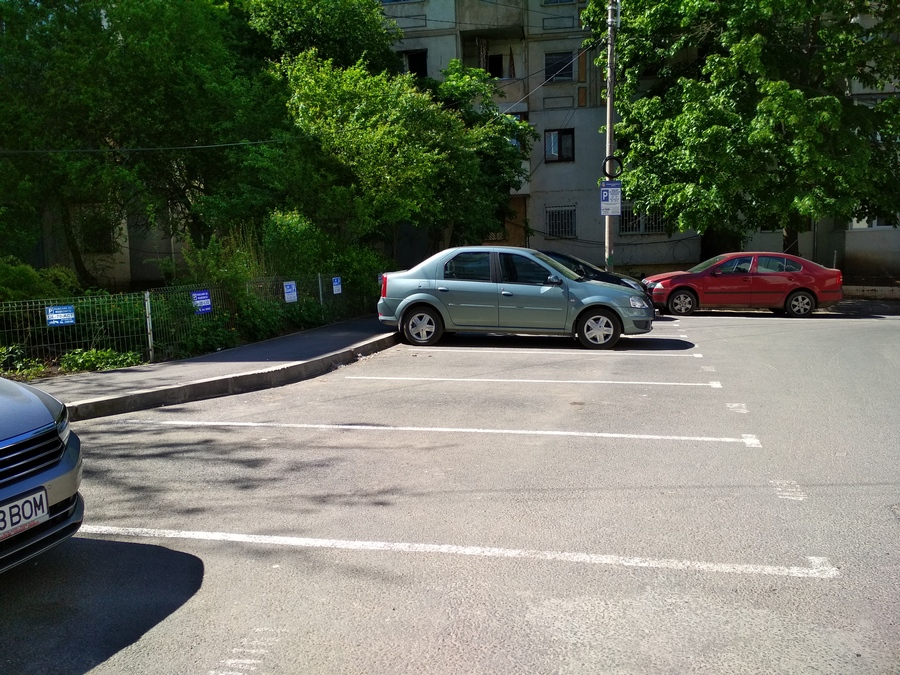 Primăria așteaptă cererile pentru atribuirea unui loc de parcare în mai multe cartiere
