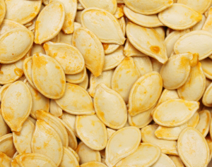 Seminţele de dovleac sunt recomandate mai ales crude şi fără a fi combinate cu sare