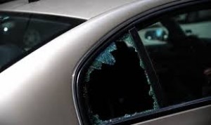Motivul incredibil pentru care un tânăr cu dublă cetăţenie a spart două maşini în centrul Galaţiului