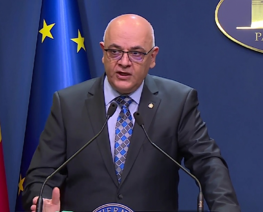 Pompierii au început curăţarea fântânilor