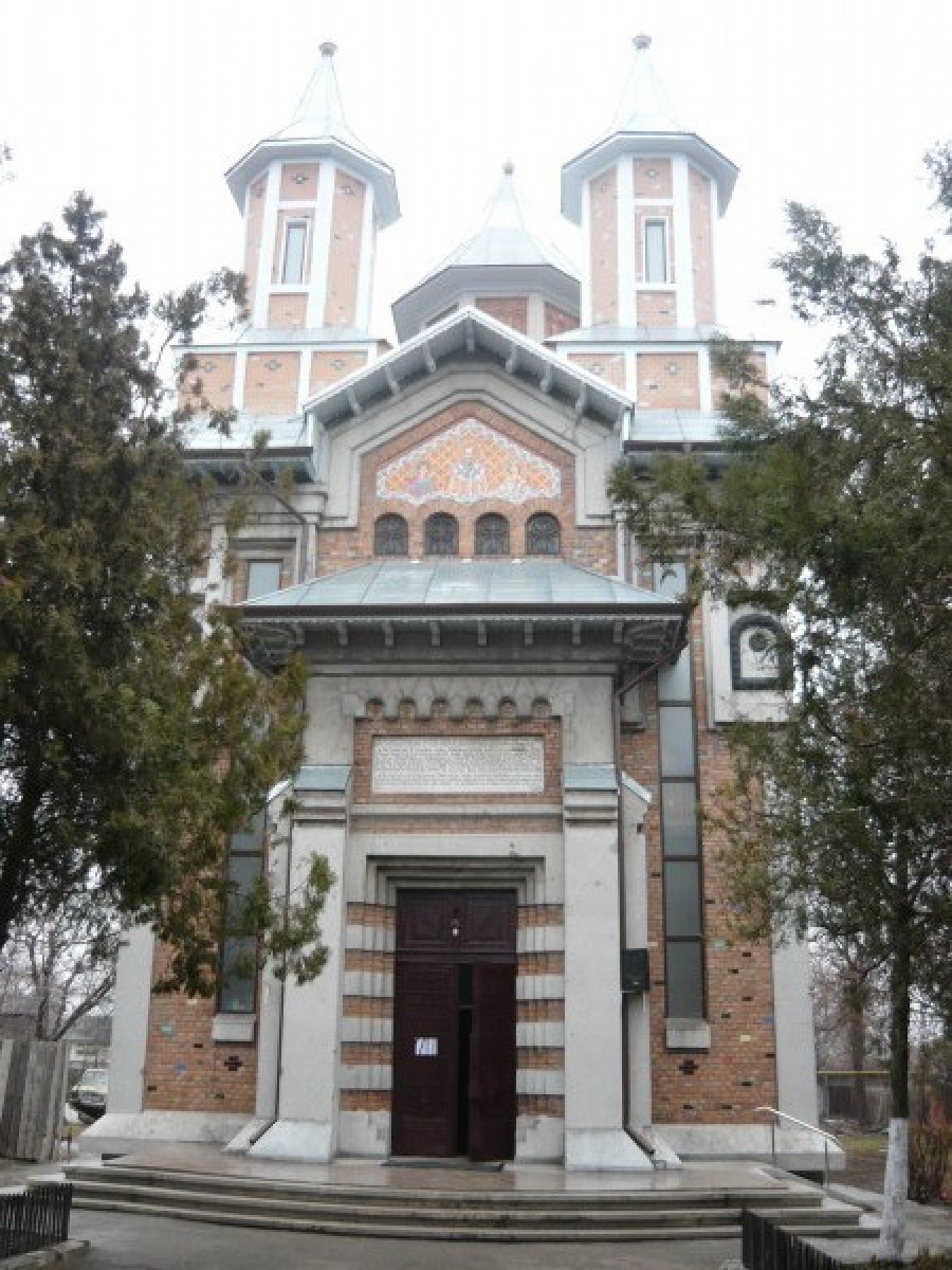 Campanie VL - Biserici istorice gălăţene: Altarul „Sf. Ecaterina”, linie arhitecturală unică