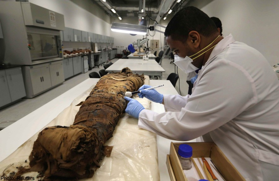 VIDEO/ O mumie veche de 7.000 de ani, descoperită de câţiva elevi
