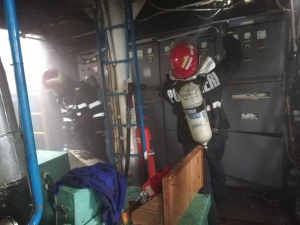 Incendiu pe o navă aflată în reparaţii