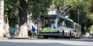 AMINTIRI DIN EPOCA DE AUR/ Galaţiul s-a ales cu TROLEIBUZ la ultimul 23 august COMUNIST
