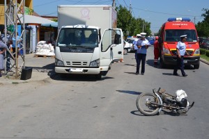 &quot;Bombe&quot; pe două roţi în trafic. Mopediştii penali, pericole publice pe şosele