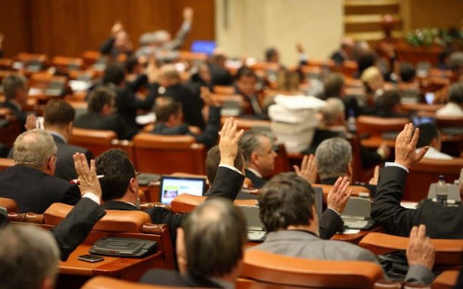 Parlamentul României este cea mai criticată instituţie în raportul CE privind corupţia