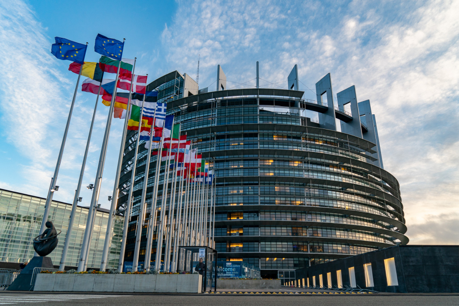 Măsuri la vot în Parlamentul European: emisii zero de CO2 la mașinile și autoutilitarele noi, din 2035