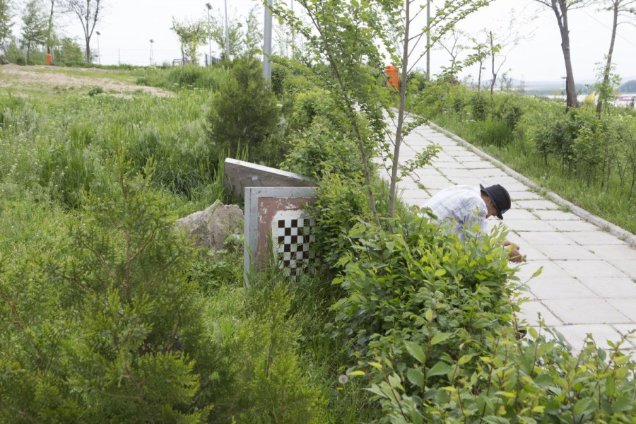 FOTO/ Parc gălăţean lăsat de izbelişte şi distrus în urma unor lucrări edilitare