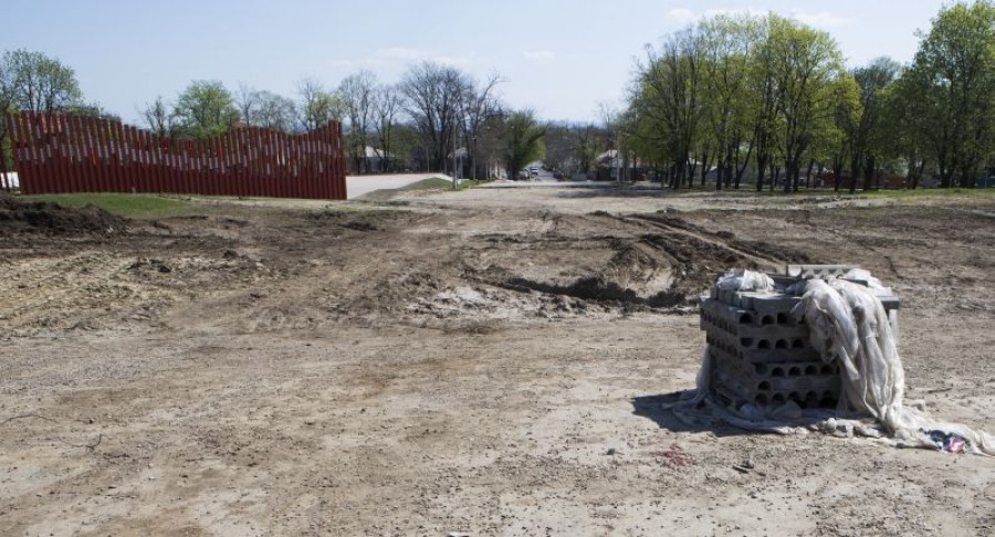 Alţi bani „îngropaţi” în Parcul Rizer! Cât costă amenajarea terenului viran