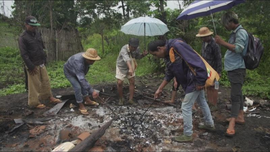 Atrocități comise de armata din Myanmar