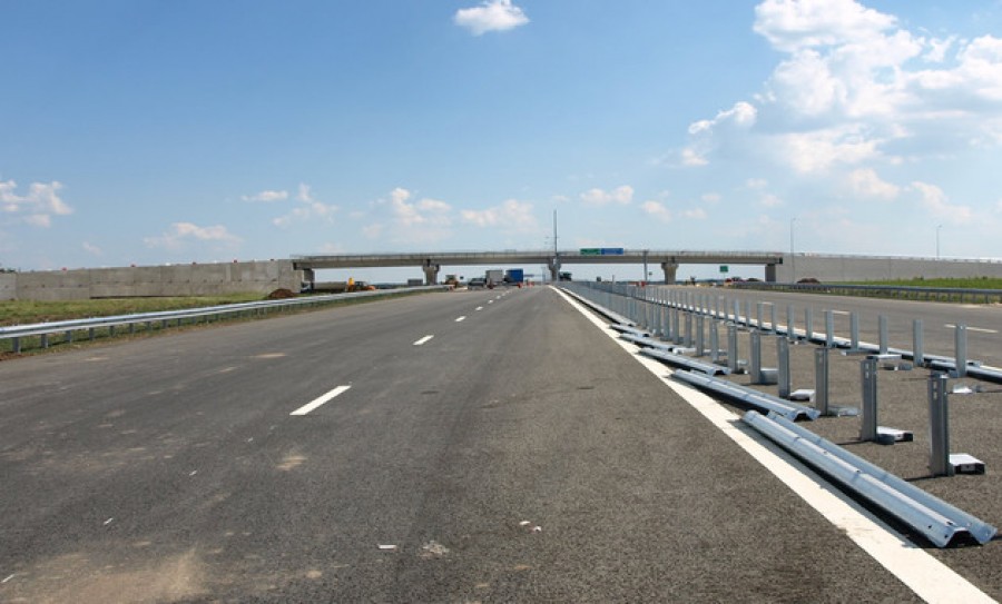 Traficul pe autostrada Bucureşti-Ploieşti şi pe tronsonul Cernavodă - Medgidia va fi deschis joi