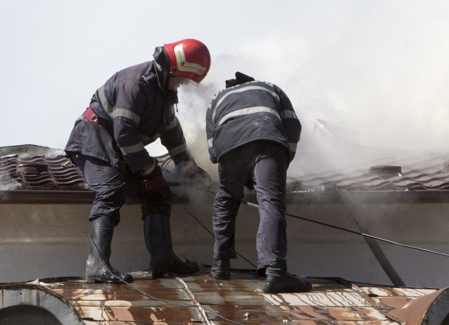 Incendiile fac ravagii în judeţul Galaţi, din cauza neatenţiei