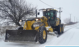 UPDATE – Utilajele de deszăpezire, în acțiune pe drumurile județene din Galați