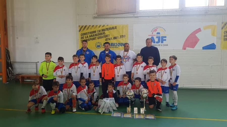 Micii fotbalişti de la Şoimii Dunăreni, campioni judeţeni