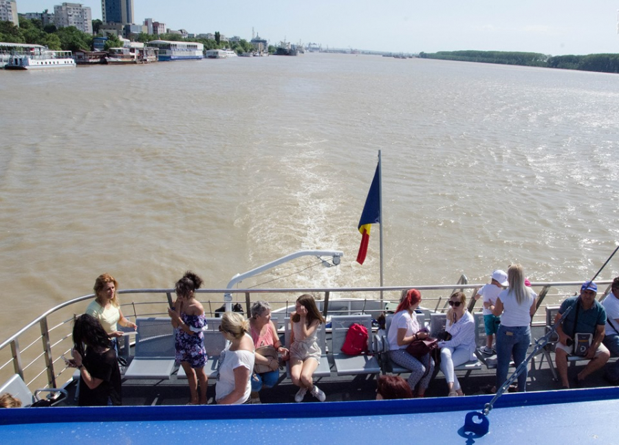 Ziua Dunării, sărbătorită cu croaziere pe fluviu (FOTO)