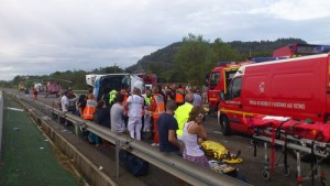 Accident rutier în Franţa - Un autocar cu români s-a răsturnat pe autostradă