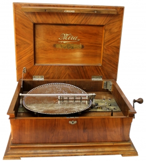 (FOTO) Cutia cu minuni muzicale de la Muzeul de Istorie Galaţi