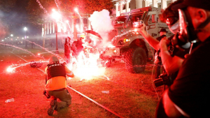 Un nou val de proteste în SUA, după ce un bărbat a fost împușcat de șapte ori în spate de polițiști
