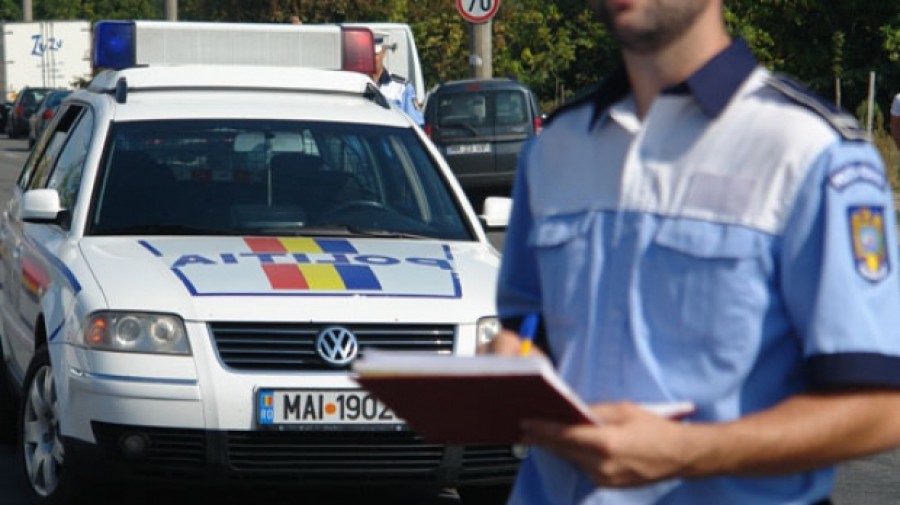 Primul partid amendat pentru afişaj electoral ilegal/ Formaţiunile politice nu au autorizaţii de la Primărie