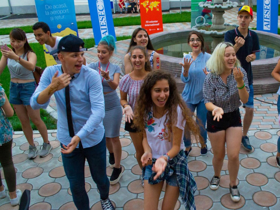 Studenţii străini pregătesc un spectacol de tradiţii şi obiceiuri