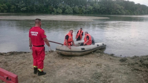 Pompierii şi scafandrii din Brăila intervin pe Dunăre, între Galaţi şi Brăila, unde cele două persoane s-au înecat în fluviu