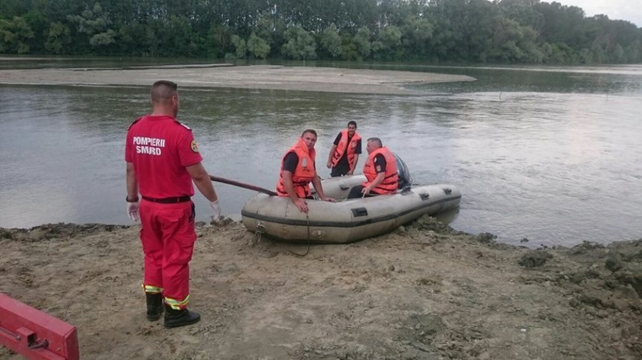 TRAGEDIE la plaja Lipovenească. Un copil și unchiul acestuia, ambii din Brăila, și-au PIERDUT VIAȚA în Dunăre. Un gălățean a reușit să-l SALVEZE de la ÎNEC pe fratele minorului care a murit