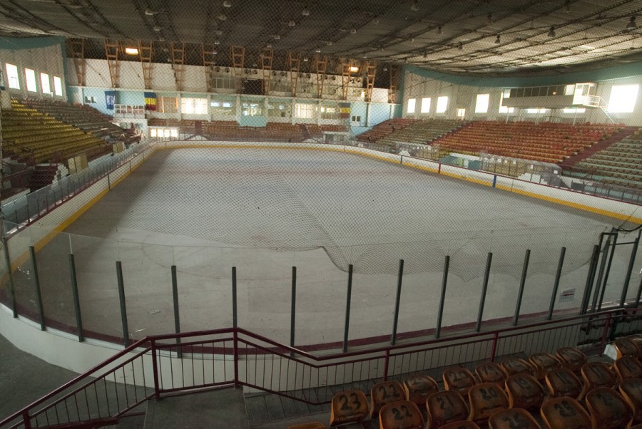 De sâmbătă, publicul poate intra pe gheaţă la Patinoarul Artificial