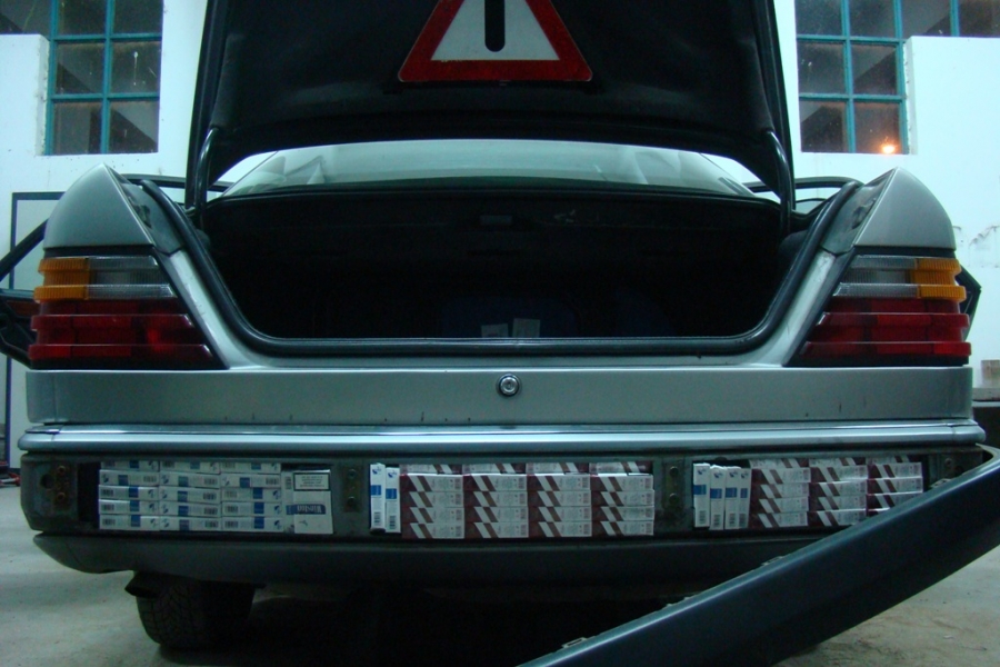 Ţigările de CONTRABANDĂ sunt aduse cu limuzinele la Galaţi (FOTO)