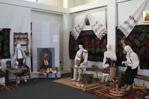 &quot;În prag de sărbătoare&quot;, o expoziţie despre noi, în aşteptarea Crăciunului