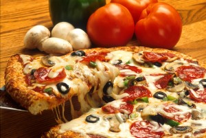 Cine a &quot;inventat&quot; PIZZA? Sunt italienii &quot;vinovaţi&quot; de acest deliciu gastronomic? (FOTO)