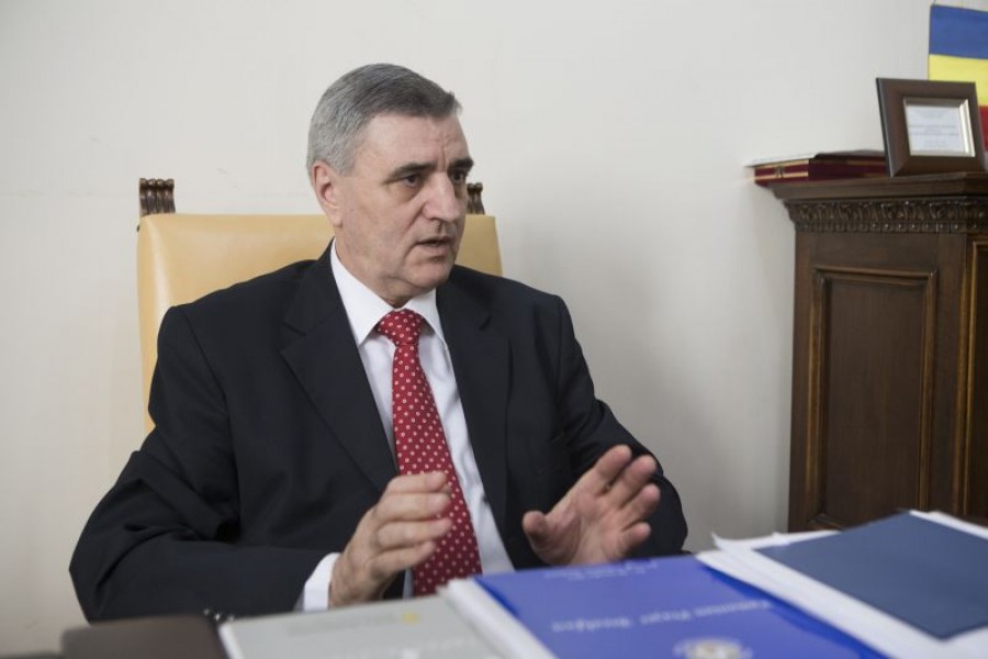 "INTERVIURI DE TOP" - Dr. Ionel Sinescu: "Tratarea unui român sărac, mai importantă decât banii"