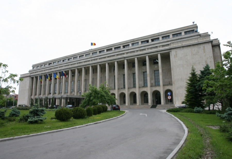 Palatul Victoria, iluminat în culorile drapelului Ucrainei