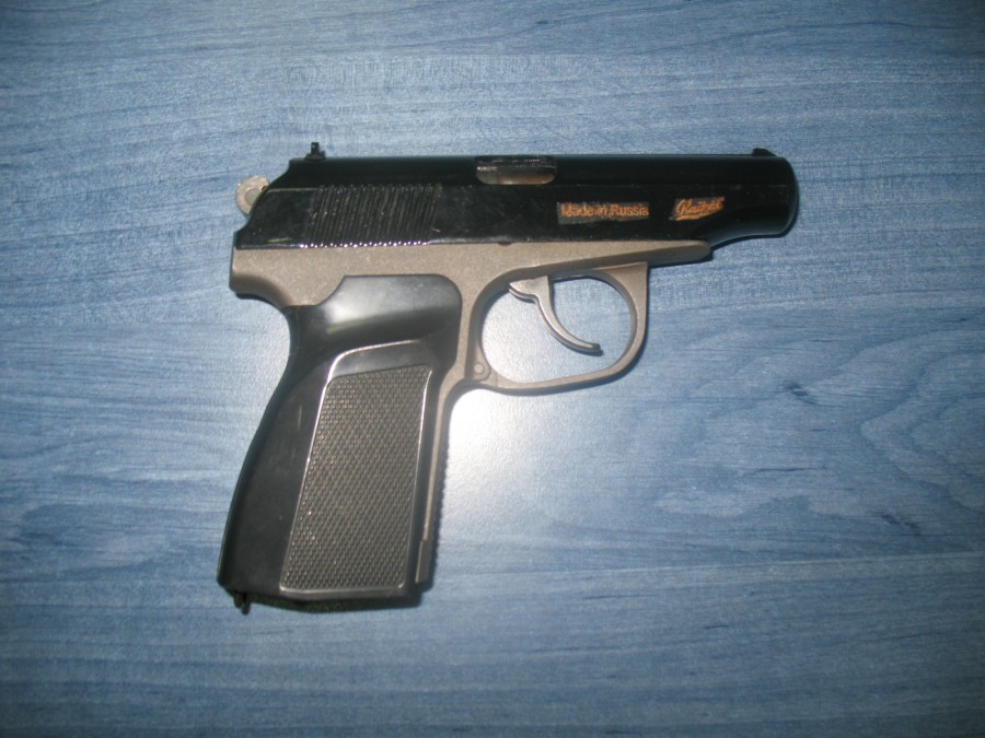 Pistol cumpărat din Bulgaria, deţinut ilegal în România 